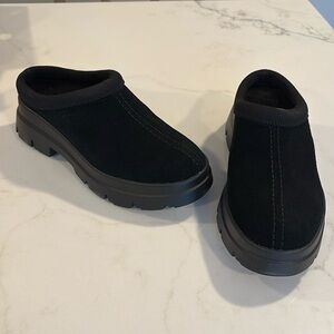 Koolaburra by UGG brand new Neerie Clog size 8 (runs small - like a 7 or 7.5).
